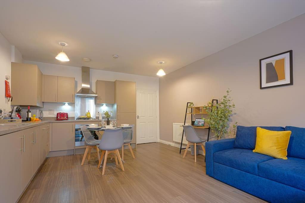 Luxury Campbell Park Apartments In Central Mk With Balcony, Free Parking & Smart Tv With Netflix By Yoko Property Milton Keynes Extérieur photo